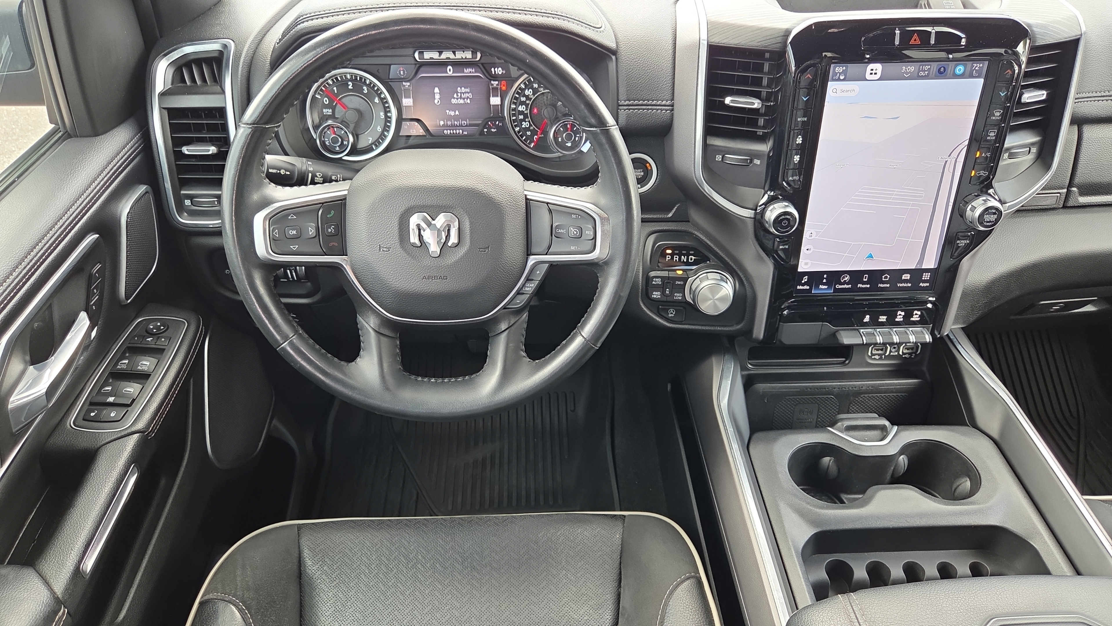 Used 2023 RAM 1500 Laramie AWD/4WD image 13
