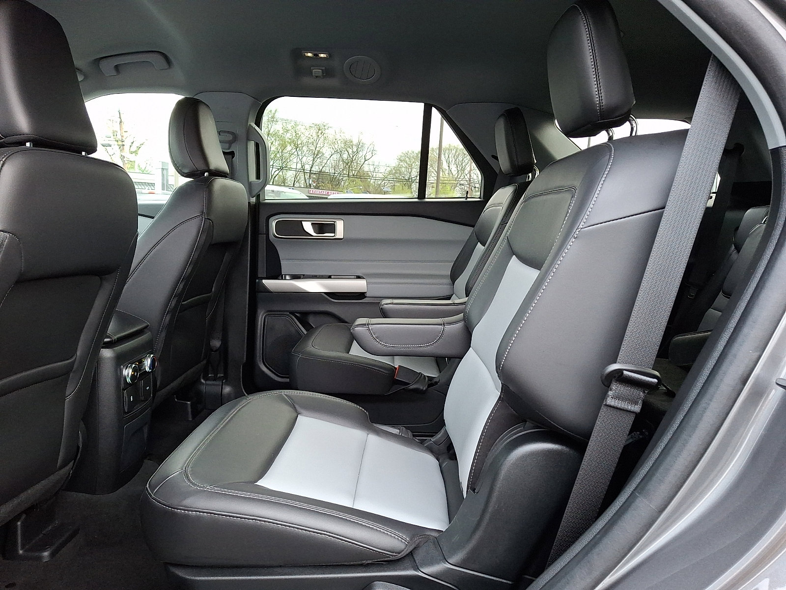 Certified 2023 Ford Explorer XLT w/ Equipment Group 202A image 10