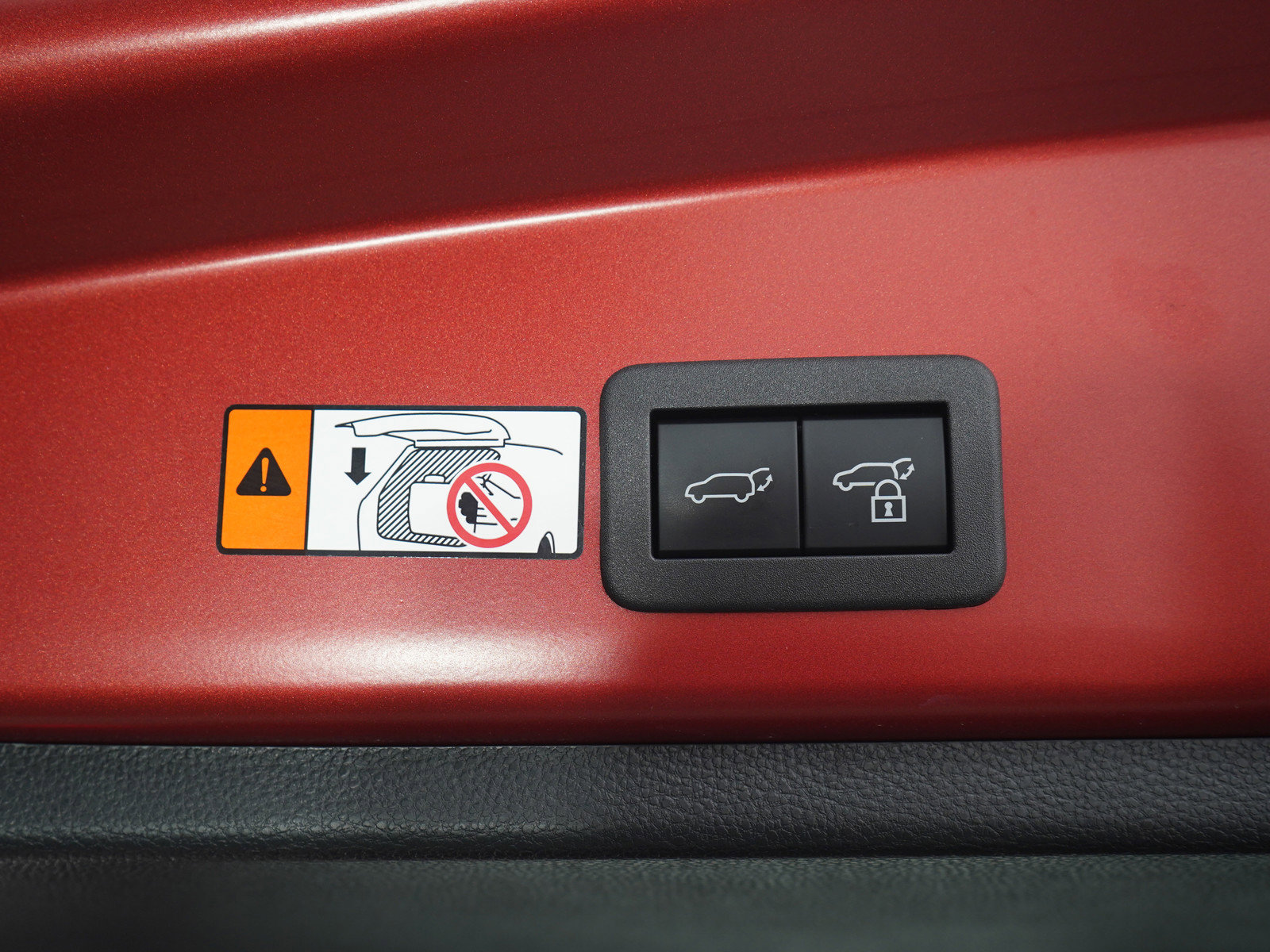 Used 2025 Toyota Corolla Cross XLE w/ Convenience Package AWD/4WD image 11