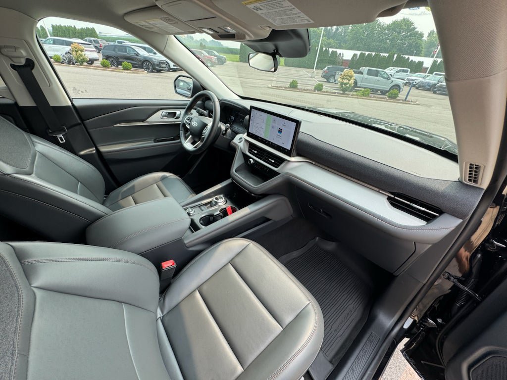 Used 2025 Ford Explorer Active w/ Active Comfort Package AWD/4WD image 12