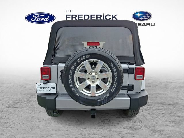 Used 2017 Jeep Wrangler Unlimited Sahara w/ Connectivity Group AWD/4WD image 5