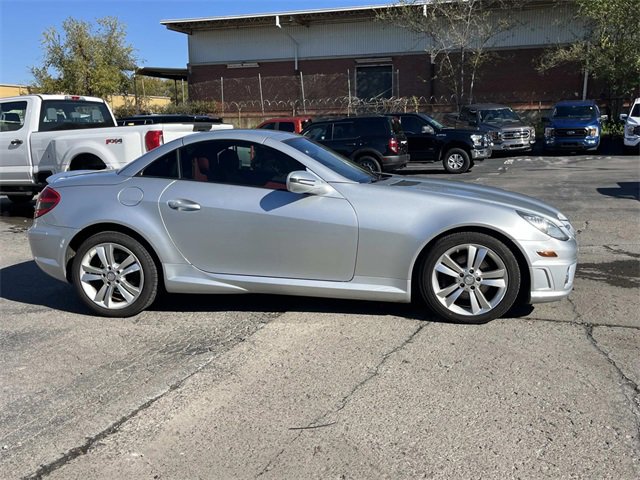 Used 2011 Mercedes-Benz SLK 300 image 2