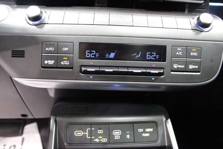 Used 2024 Hyundai Kona Limited FWD image 35