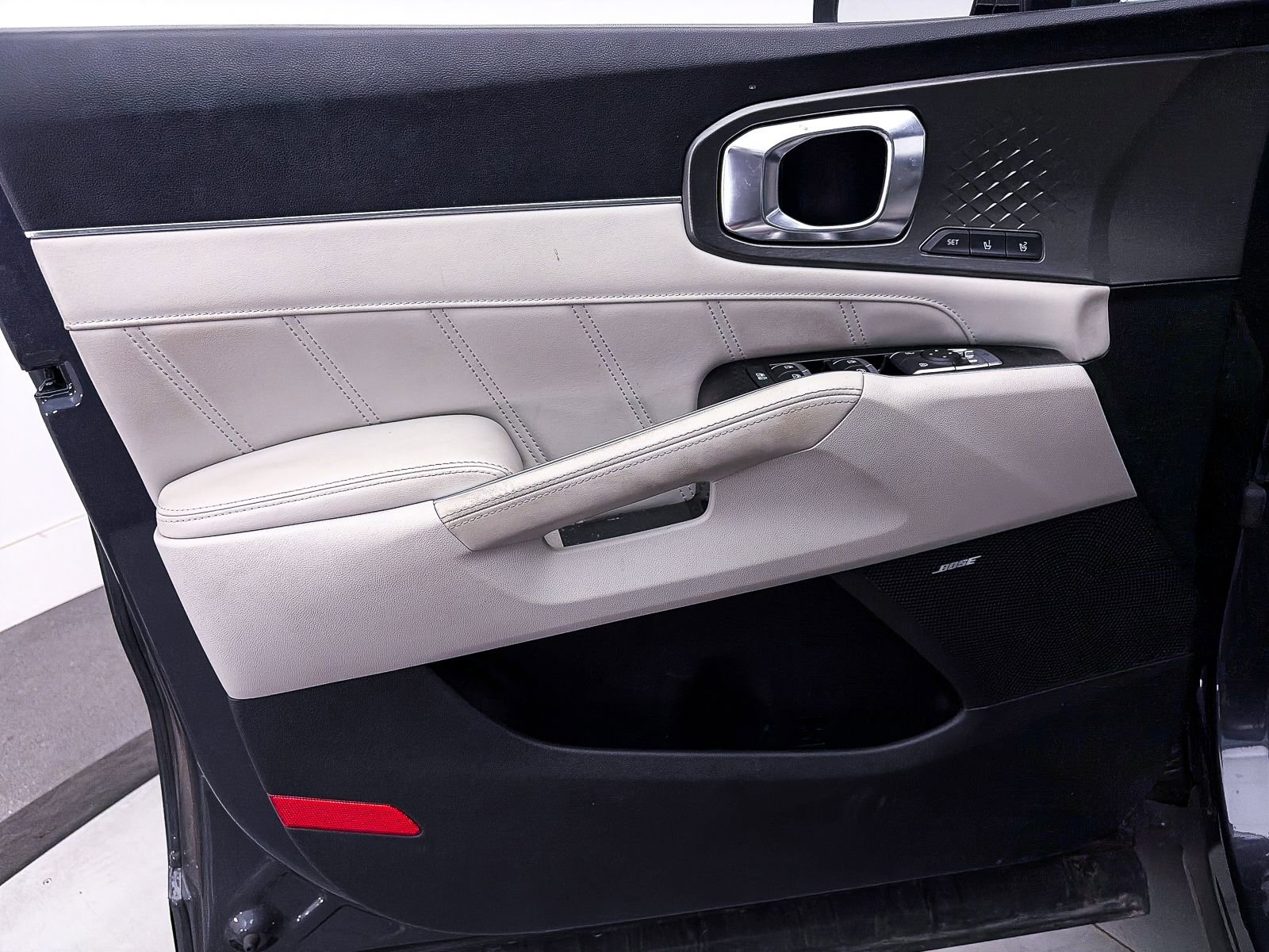 Used 2023 Kia Sorento SX Prestige w/ Panoramic Sunroof Package AWD/4WD image 18