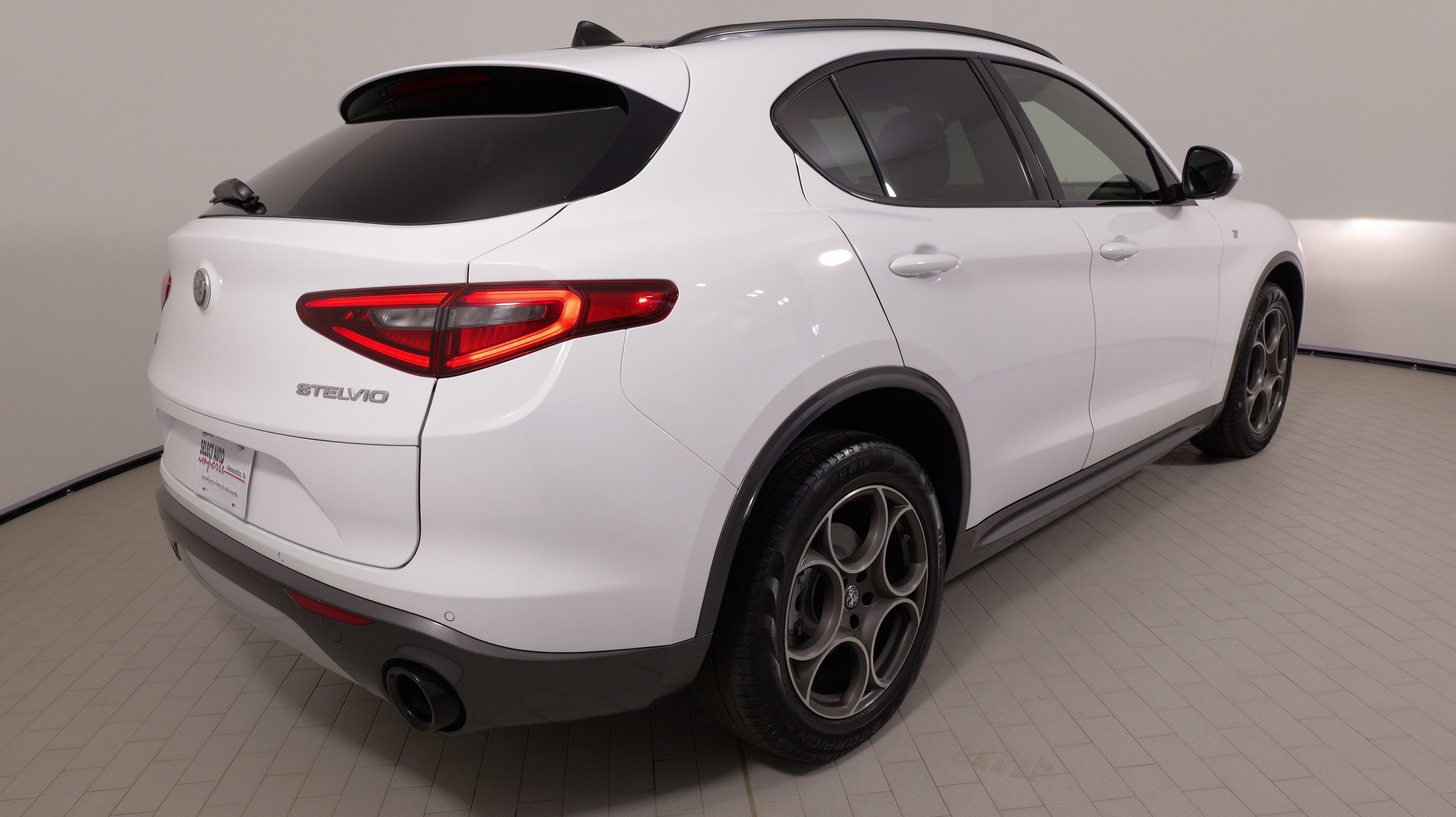 Used 2023 Alfa Romeo Stelvio Ti image 12
