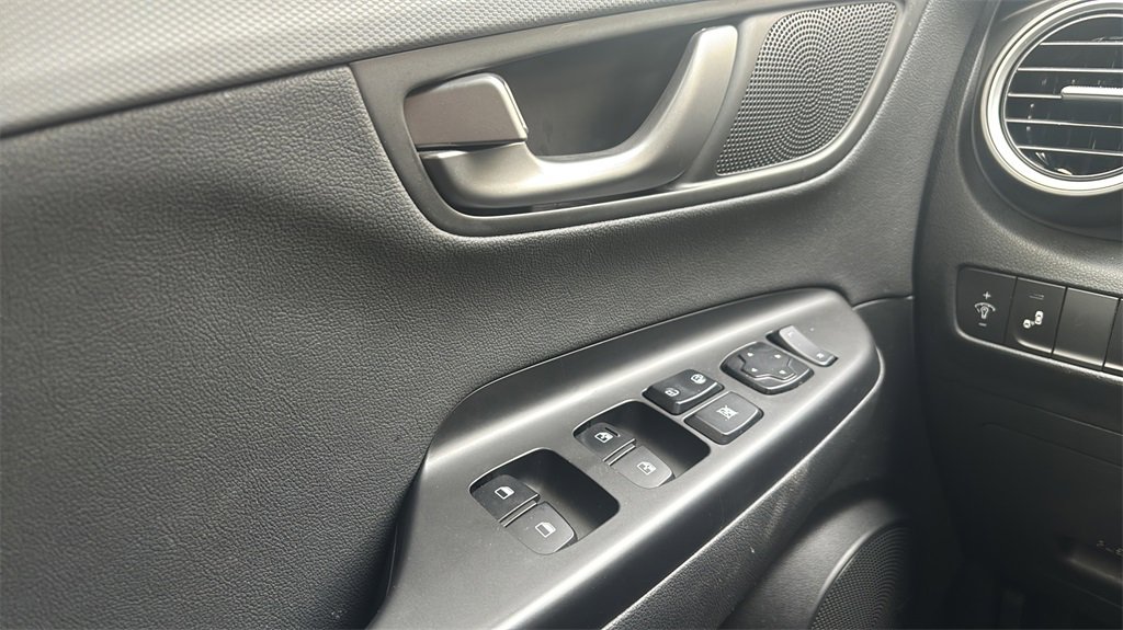 Used 2021 Hyundai Kona Limited w/ Cargo Package image 18