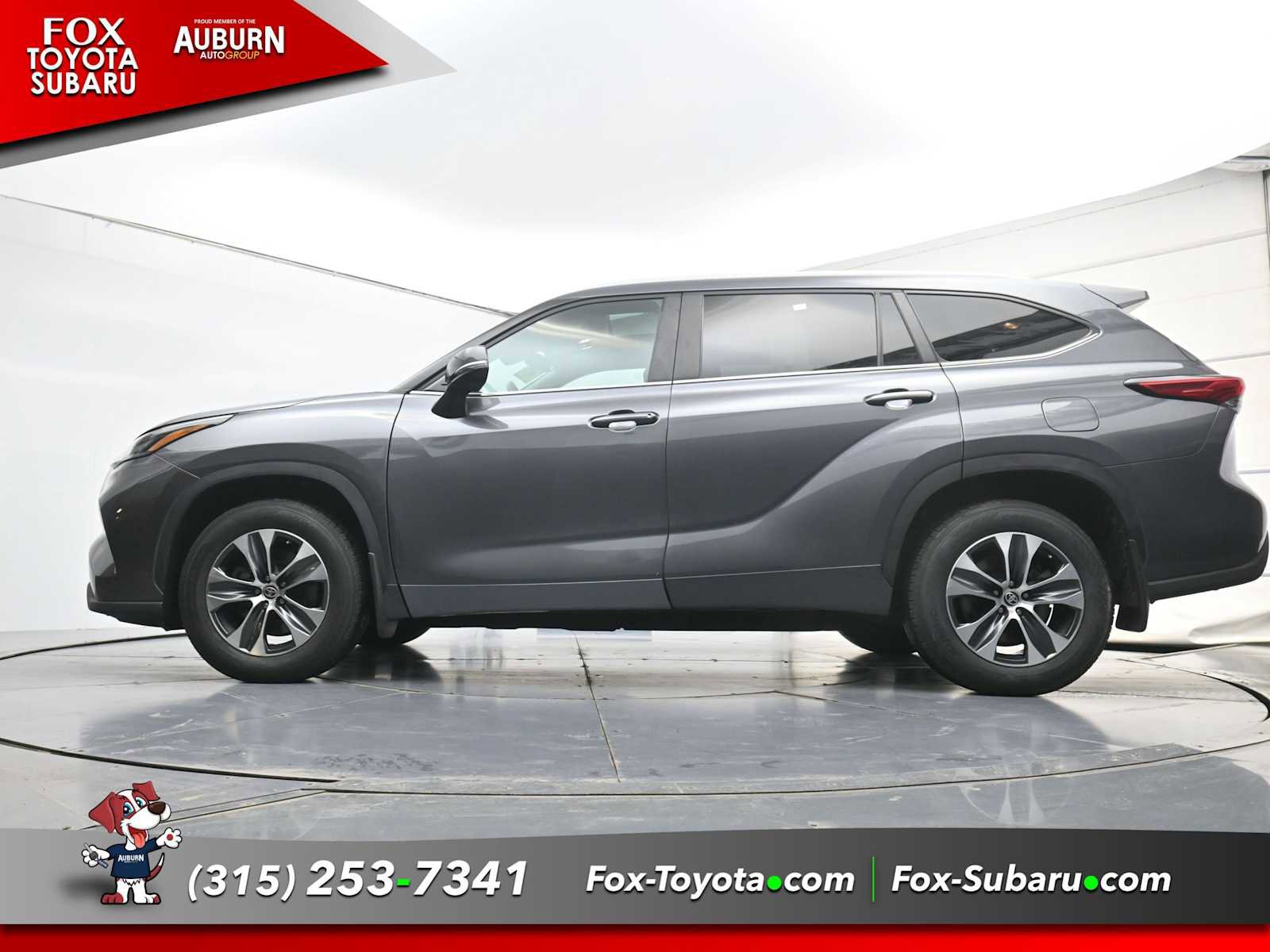 Used 2023 Toyota Highlander XLE AWD/4WD image 25