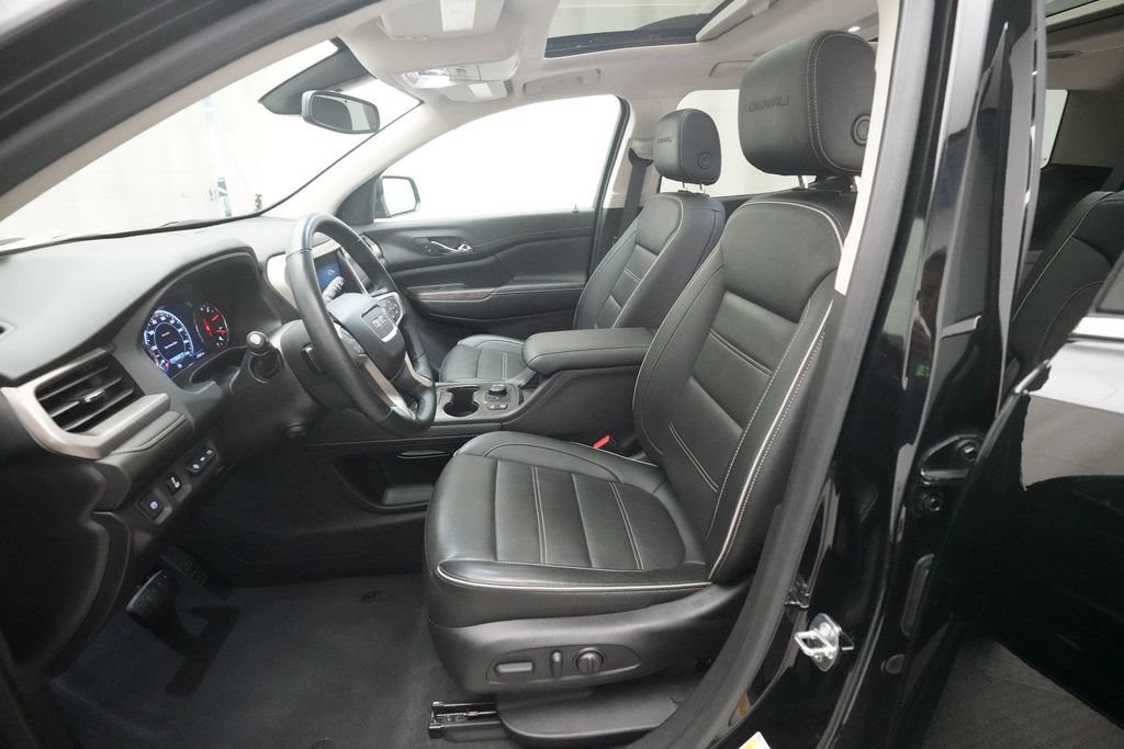 Used 2023 GMC Acadia Denali w/ Trailering Package AWD/4WD image 7