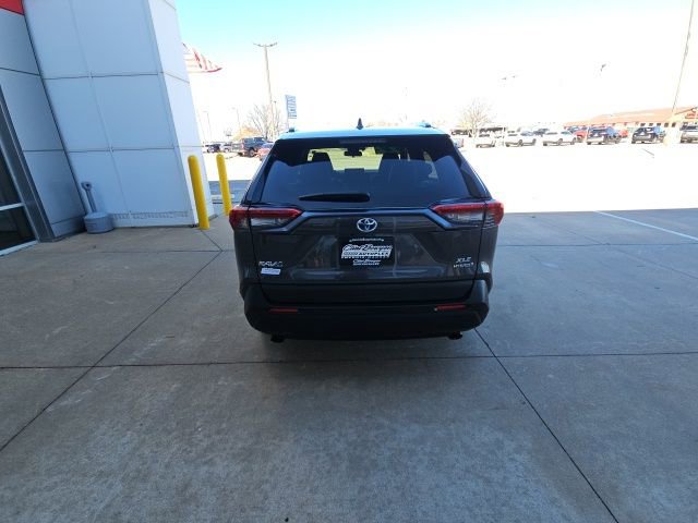 Used 2022 Toyota RAV4 XLE Premium image 6