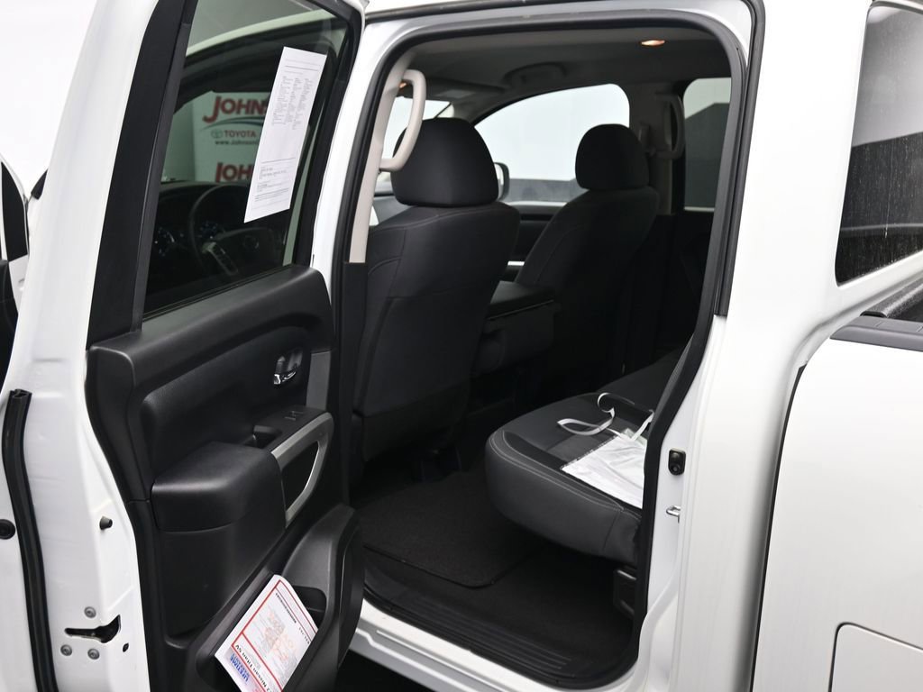 Used 2022 Nissan Titan SV image 17