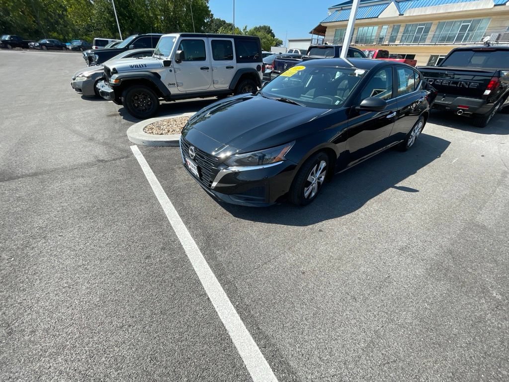 Used 2024 Nissan Altima 2.5 S FWD image 9