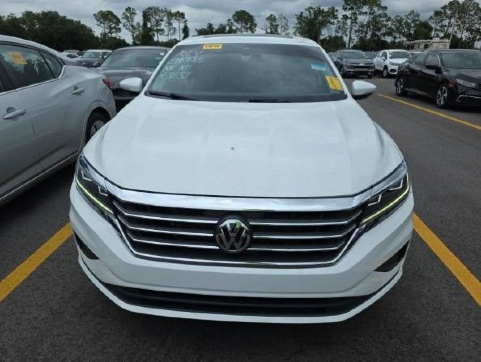 Used 2021 Volkswagen Passat 2.0T SE FWD image 8