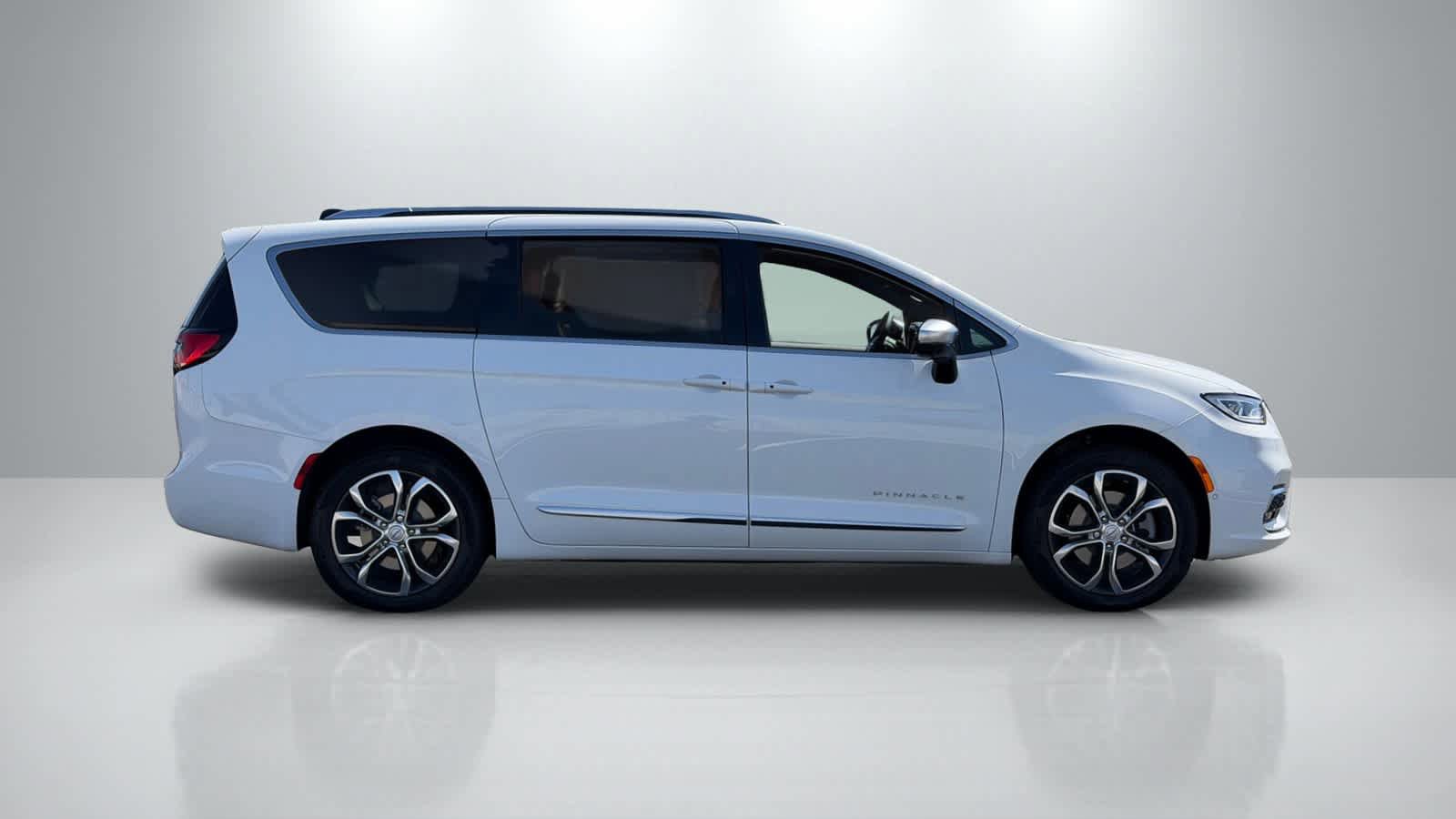 New 2026 Chrysler Pacifica Pinnacle AWD/4WD image 7