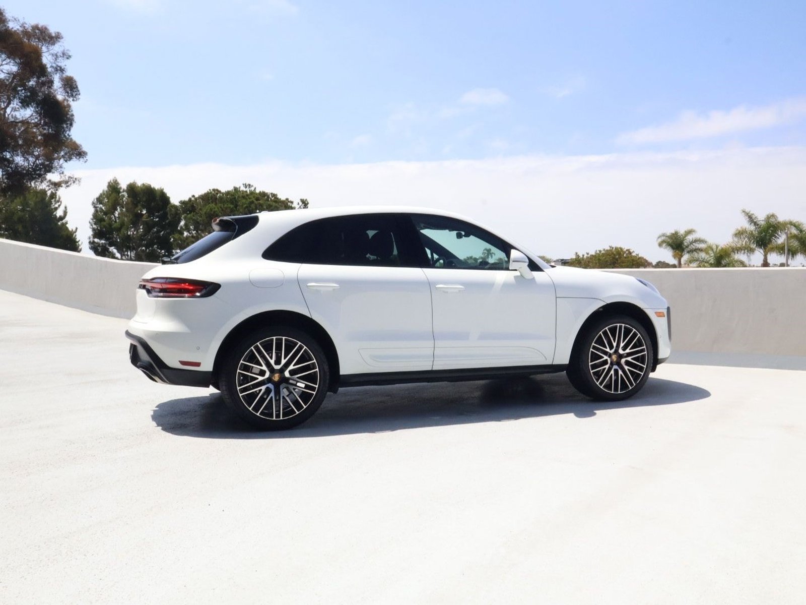 Certified 2022 Porsche Macan AWD/4WD image 8
