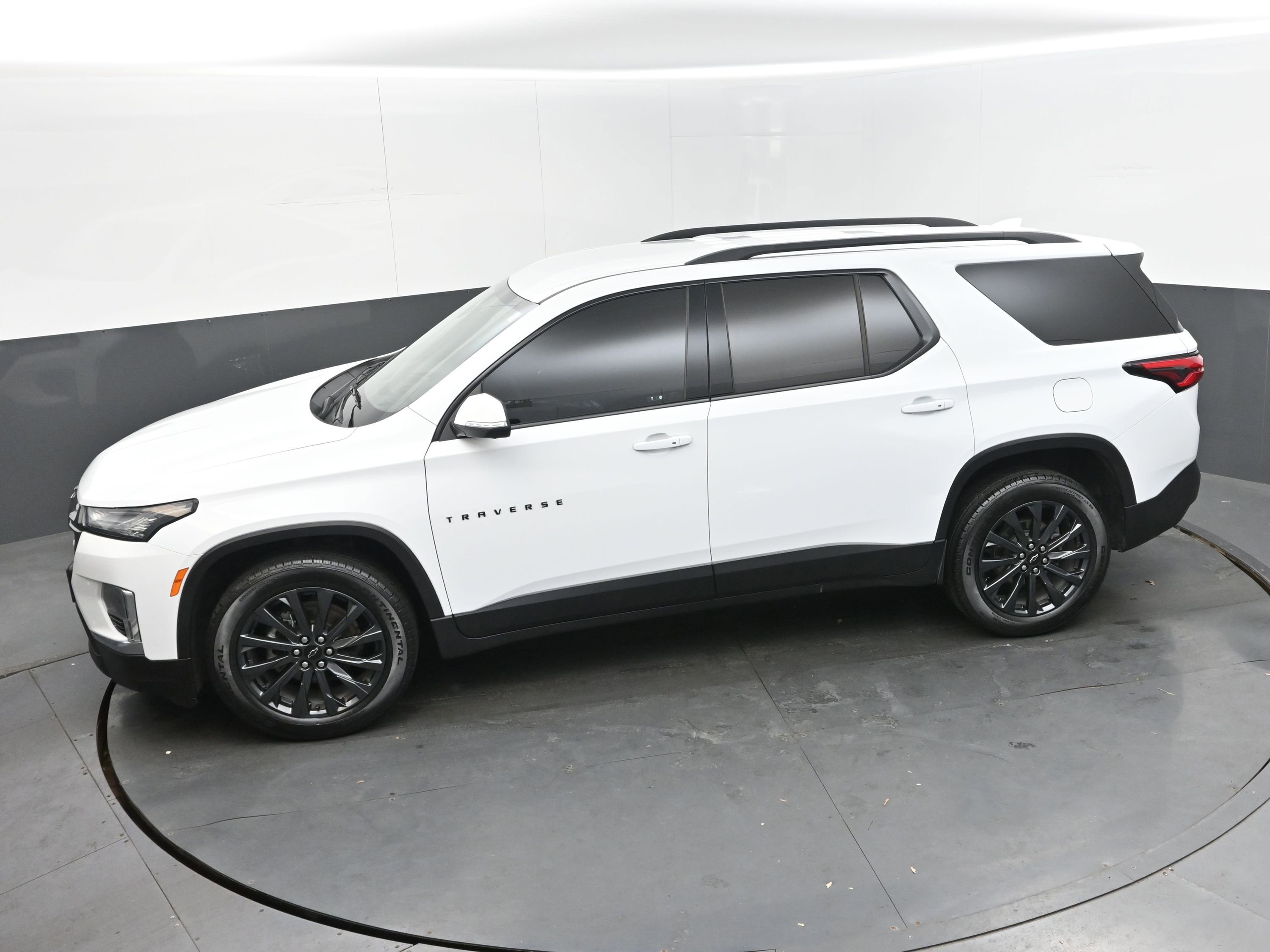Used 2023 Chevrolet Traverse RS image 35