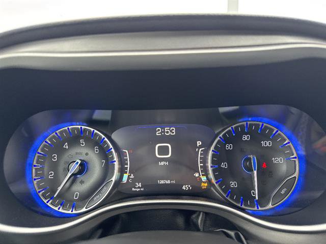 Used 2022 Chrysler Pacifica Touring-L image 11