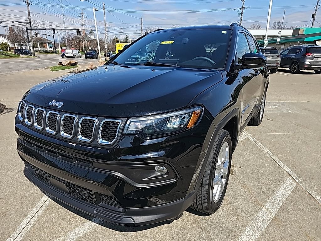 Used 2023 Jeep Compass Latitude AWD/4WD image 6