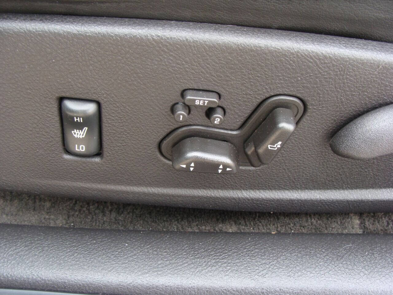 Used 2004 Chevrolet SSR w/ Preferred Equipment Group image 17