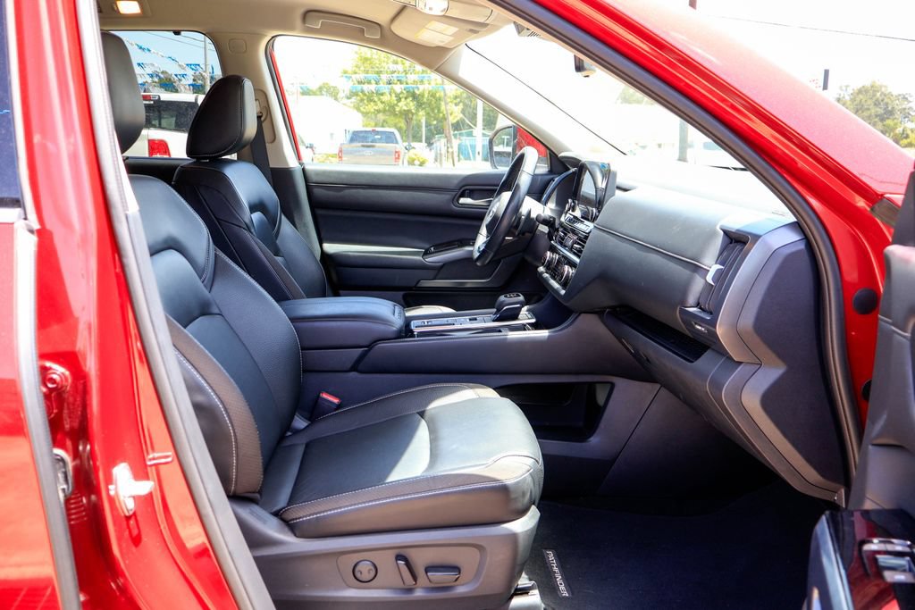 Used 2023 Nissan Pathfinder SL FWD image 8