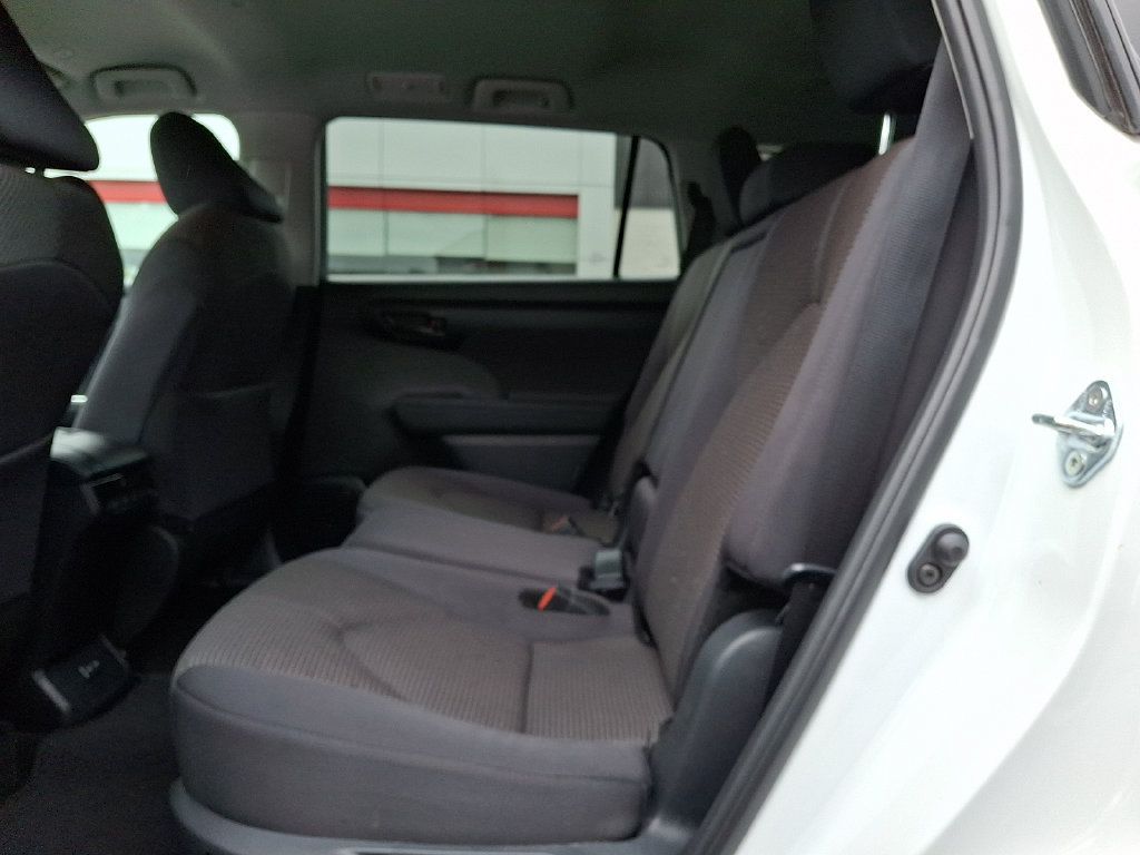 Certified 2025 Toyota Highlander LE AWD/4WD image 10