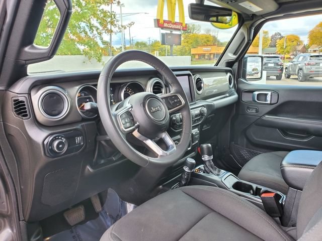 Used 2023 Jeep Wrangler Unlimited Sahara AWD/4WD image 9