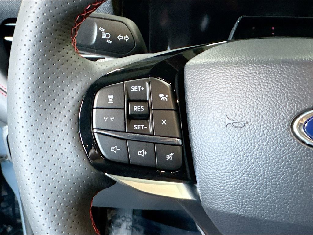 Used 2025 Ford Explorer ST-Line w/ Premium Package image 8