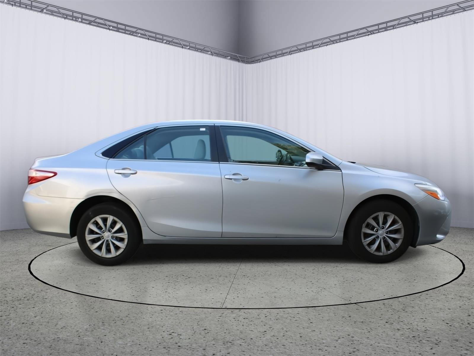 Used 2017 Toyota Camry LE image 8