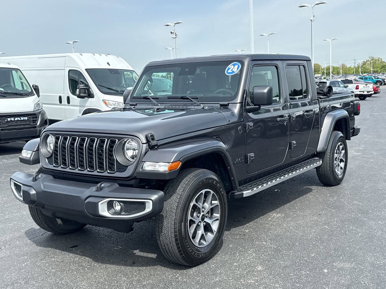 Used 2024 Jeep Gladiator Sport AWD/4WD image 7