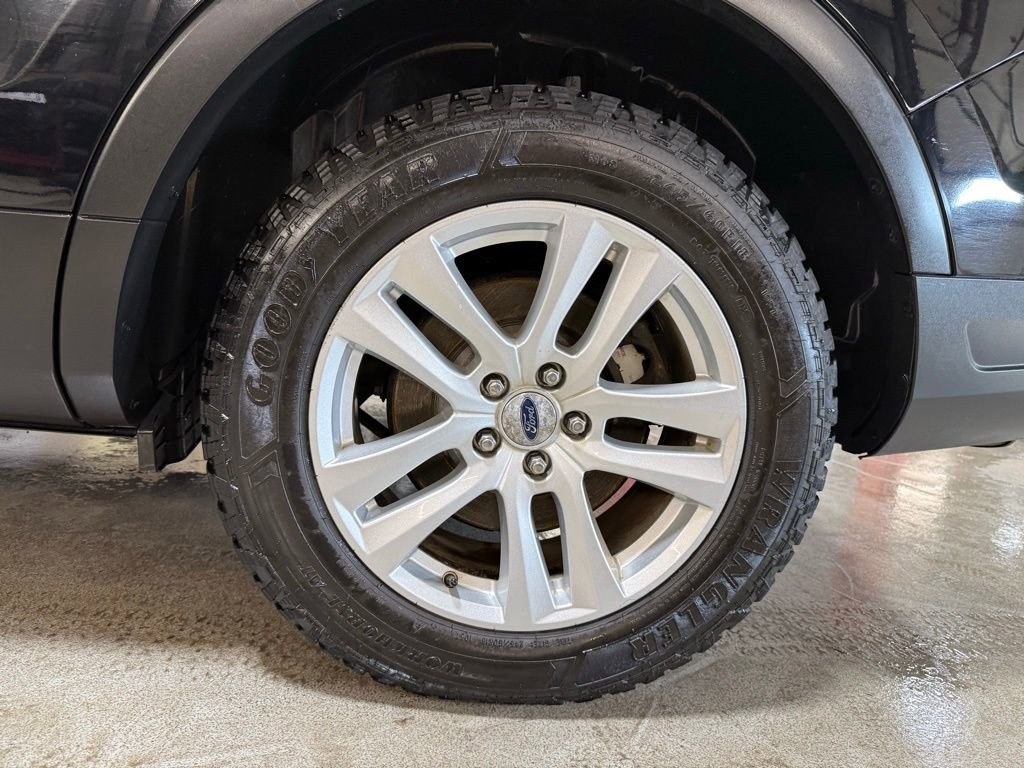 Used 2018 Ford Explorer XLT w/ Equipment Group 202A AWD/4WD image 39