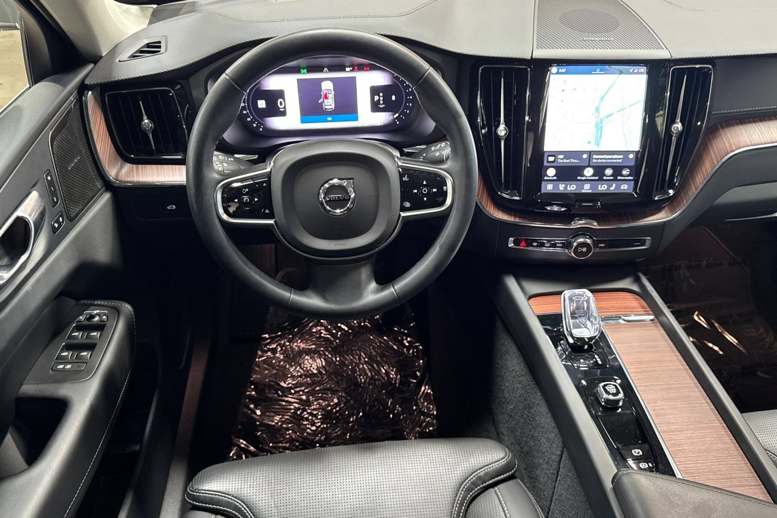 Certified 2023 Volvo XC60 B6 Ultimate w/ Protection Package Premier AWD/4WD image 17