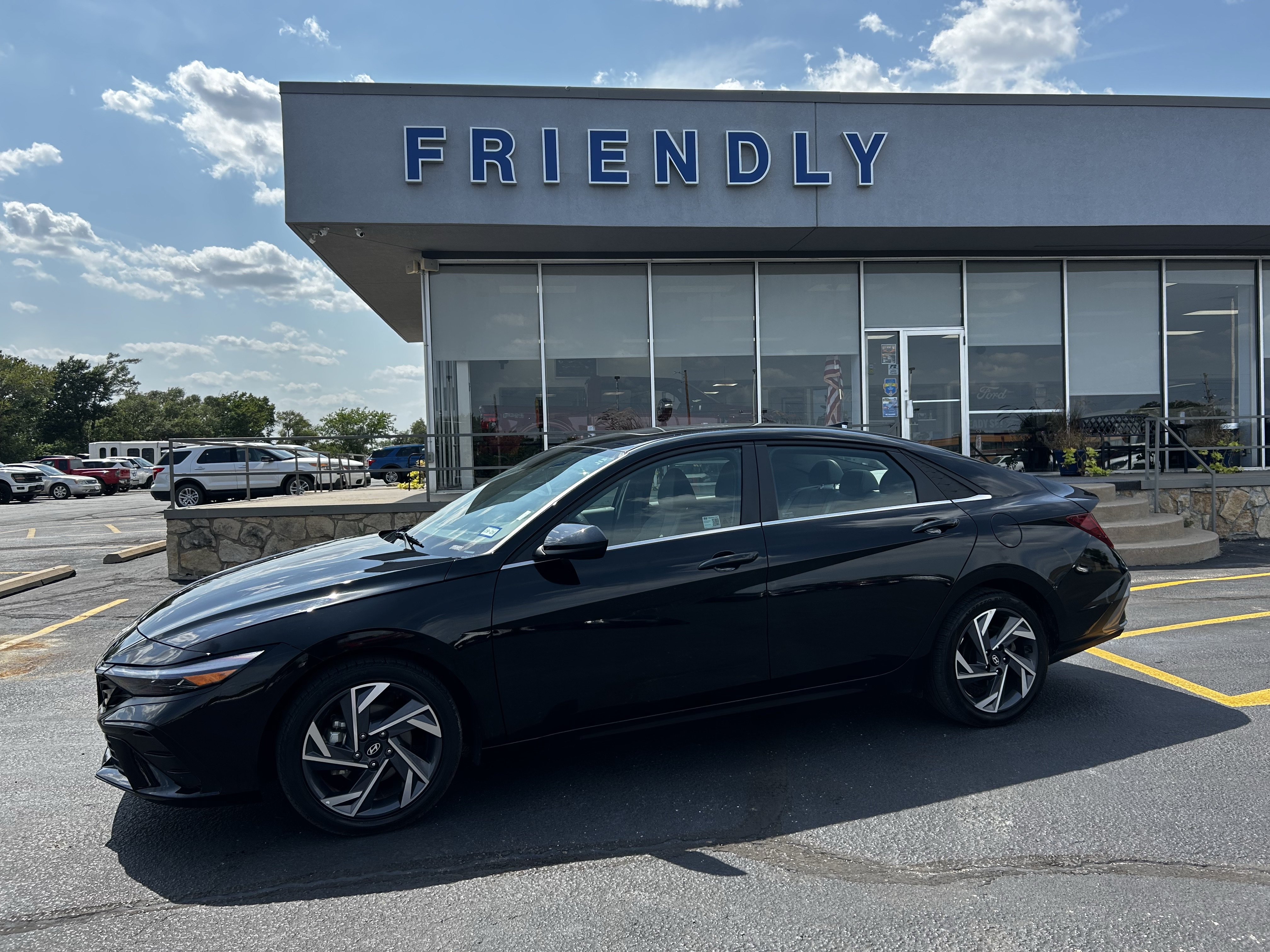 Used 2025 Hyundai Elantra SEL FWD image 2