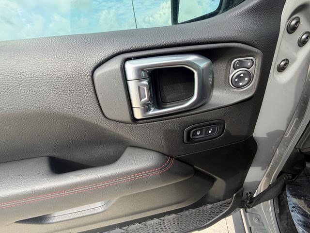 Used 2021 Jeep Gladiator Rubicon AWD/4WD image 11