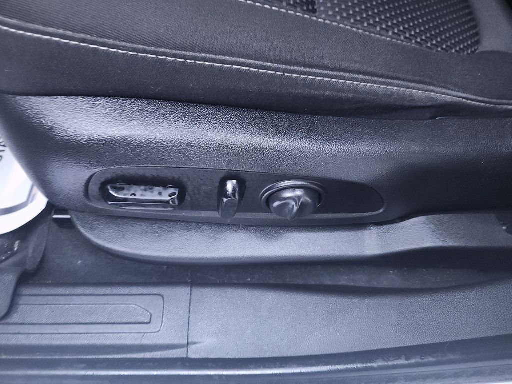 Used 2020 GMC Acadia SLE w/ Driver Convenience Package FWD image 12