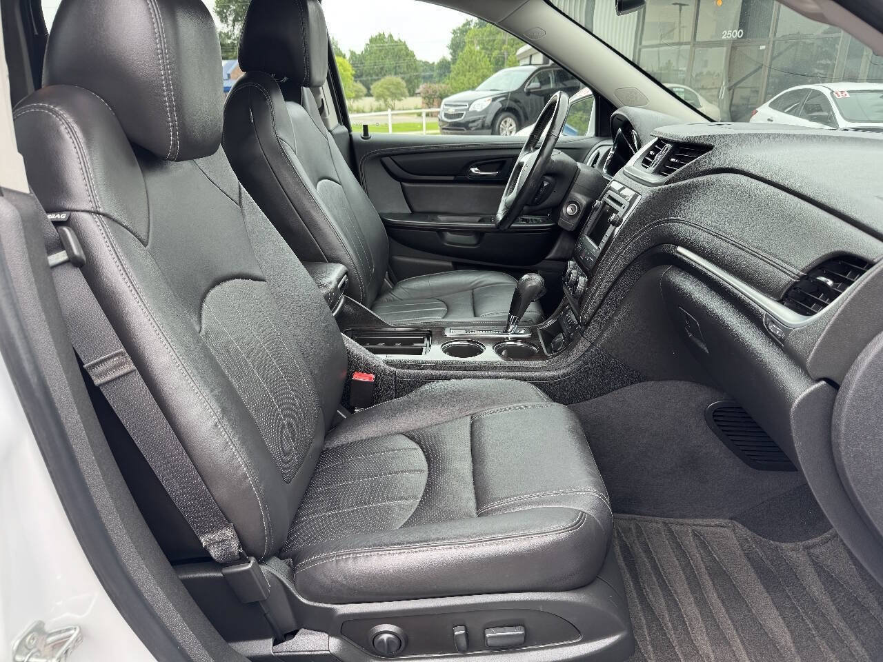 Used 2017 Chevrolet Traverse Premier FWD image 22