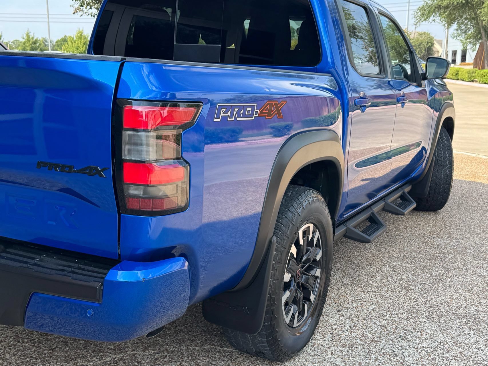 Used 2024 Nissan Frontier PRO-4X w/ Pro Convenience Package AWD/4WD image 4