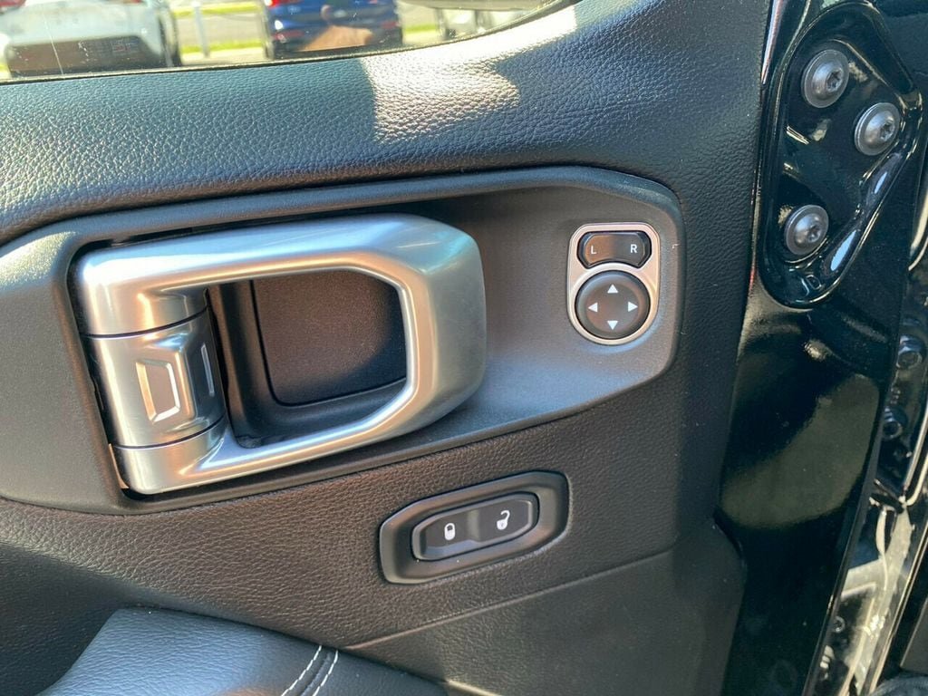 Used 2019 Jeep Wrangler Unlimited Sahara image 18
