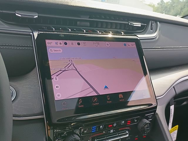 New 2025 Jeep Grand Cherokee Limited w/ Luxury Tech Group II image 12