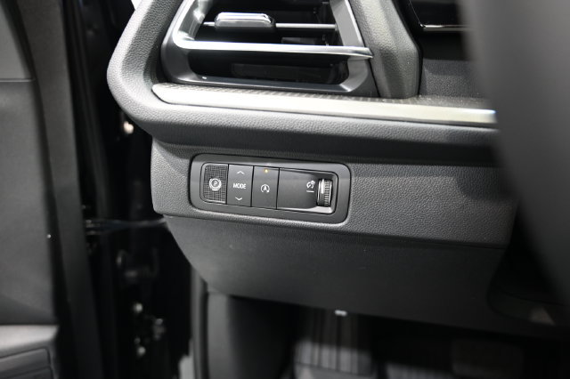New 2027 Chevrolet Traverse LT w/ LPO, Floor Liner Package FWD image 26