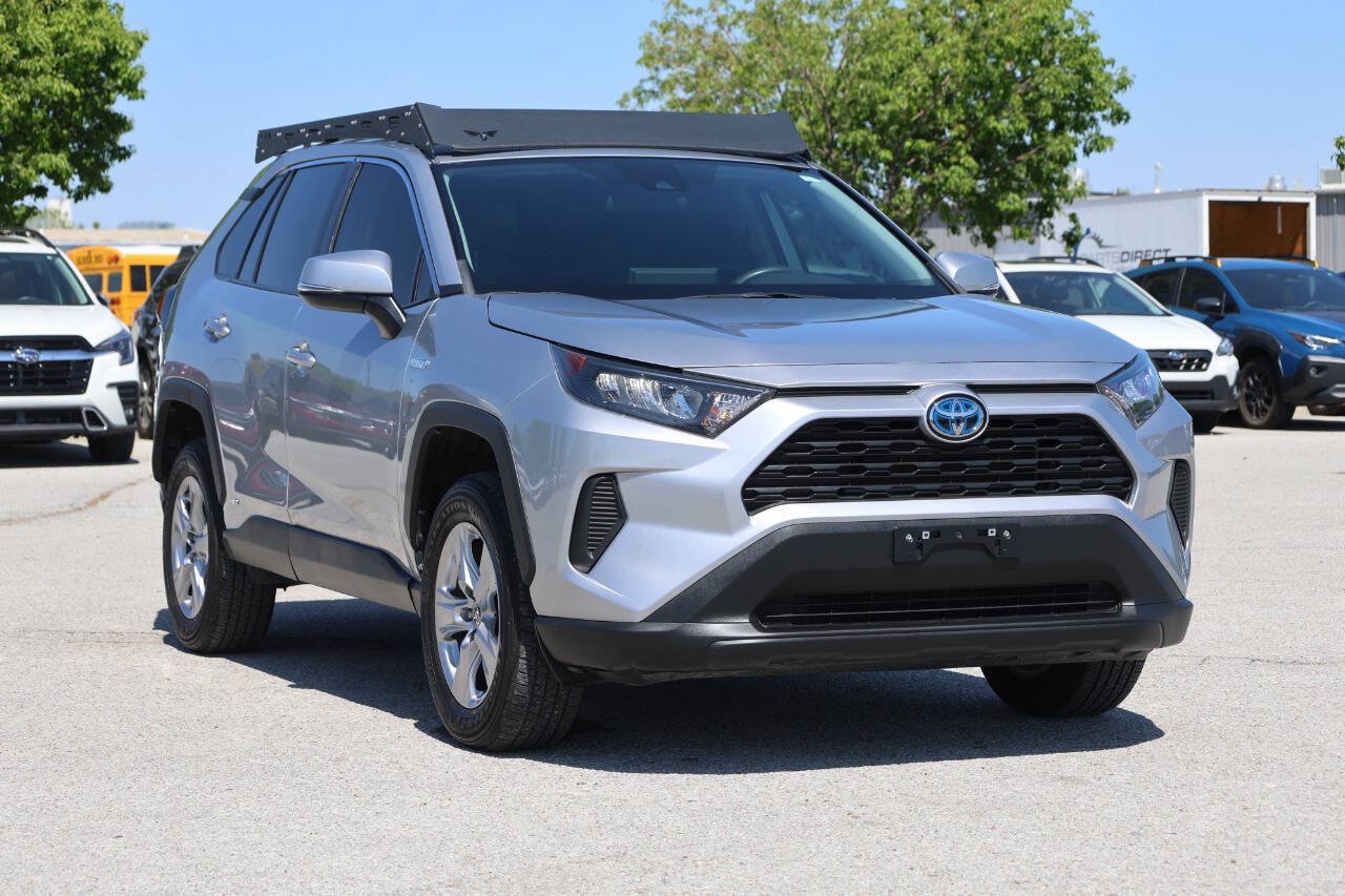 Used 2021 Toyota RAV4 LE AWD/4WD image 4