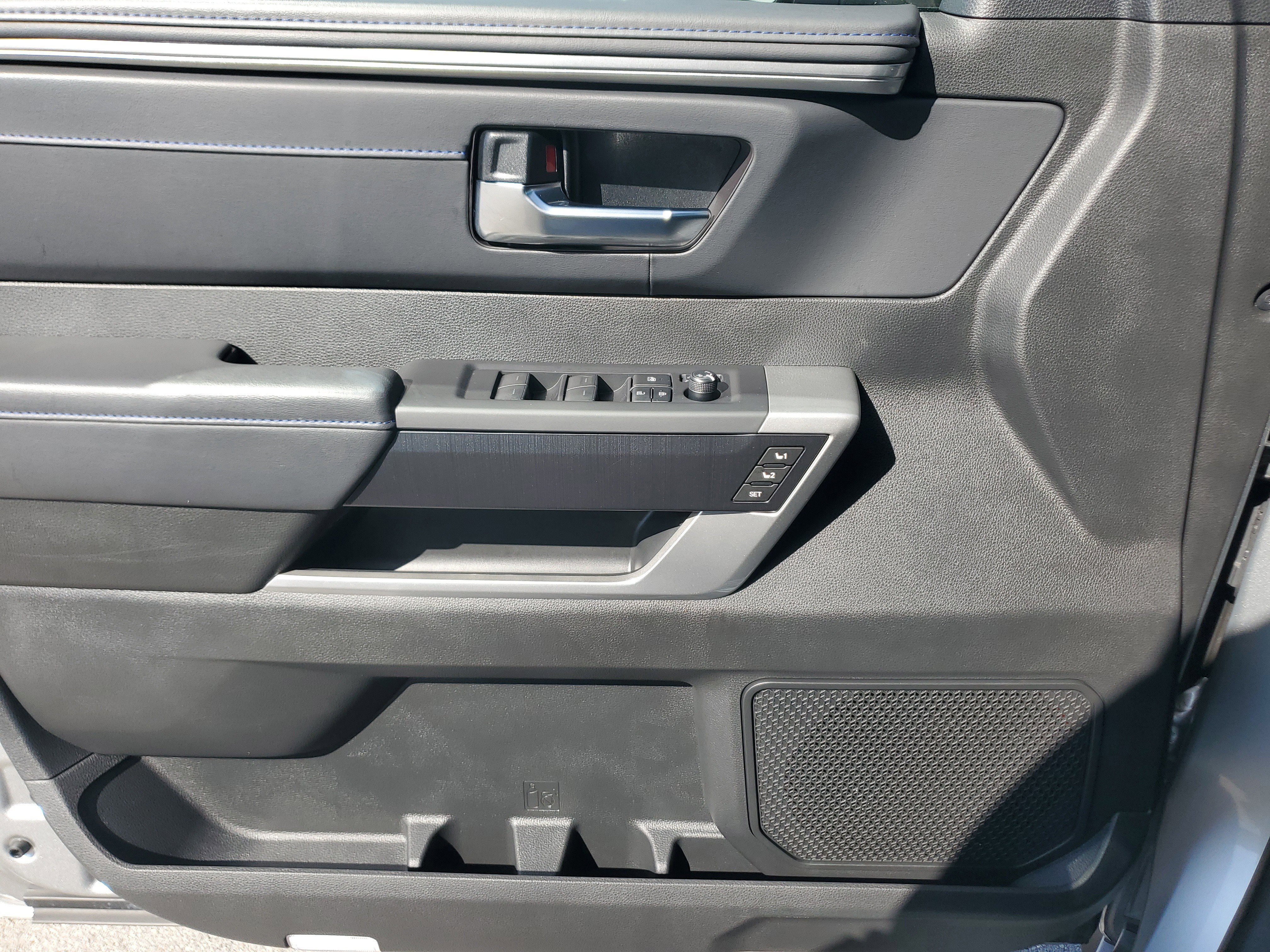 Used 2025 Toyota Tundra Platinum AWD/4WD image 22