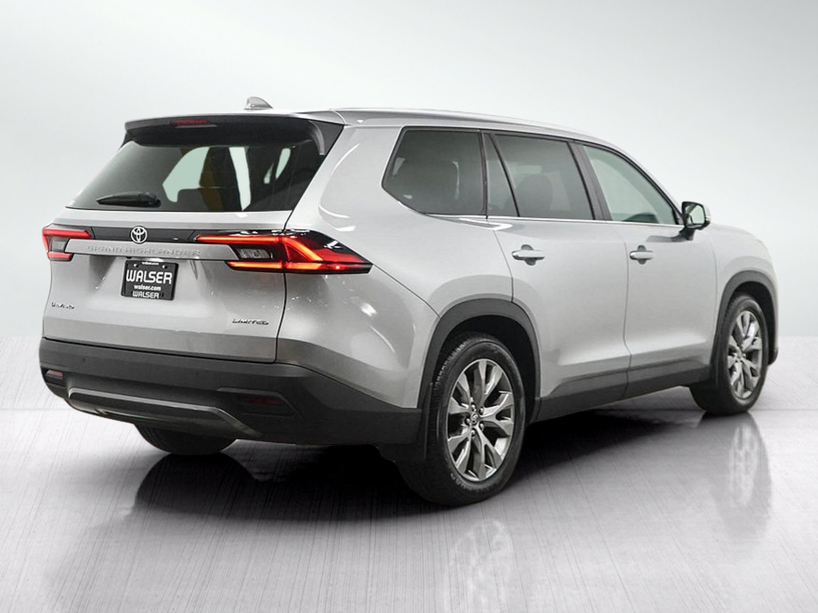 Used 2024 Toyota Grand Highlander AWD Hybrid image 5