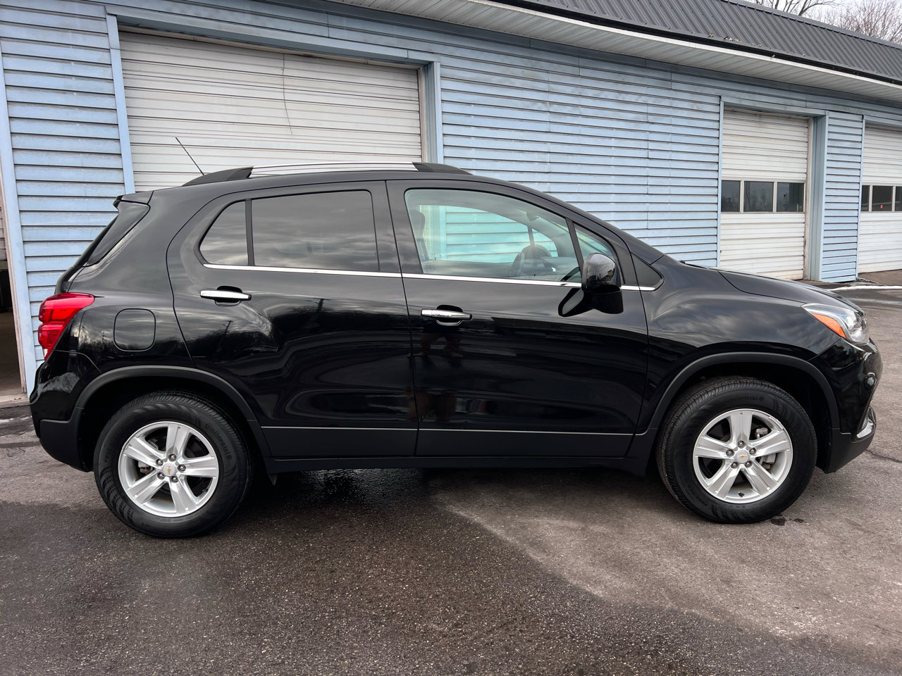 Used 2019 Chevrolet Trax LT w/ LT Convenience Package image 8