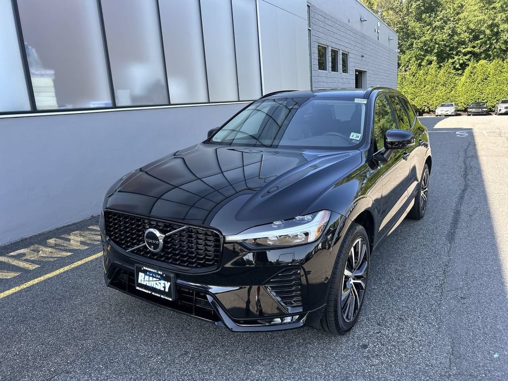 Certified 2024 Volvo XC60 B5 Plus w/ Climate Package AWD/4WD image 4