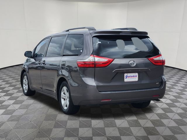 Used 2017 Toyota Sienna LE image 3