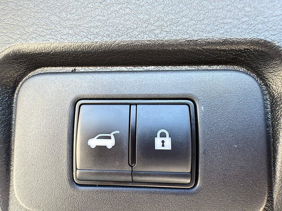 Certified 2025 Nissan Rogue SV FWD image 39