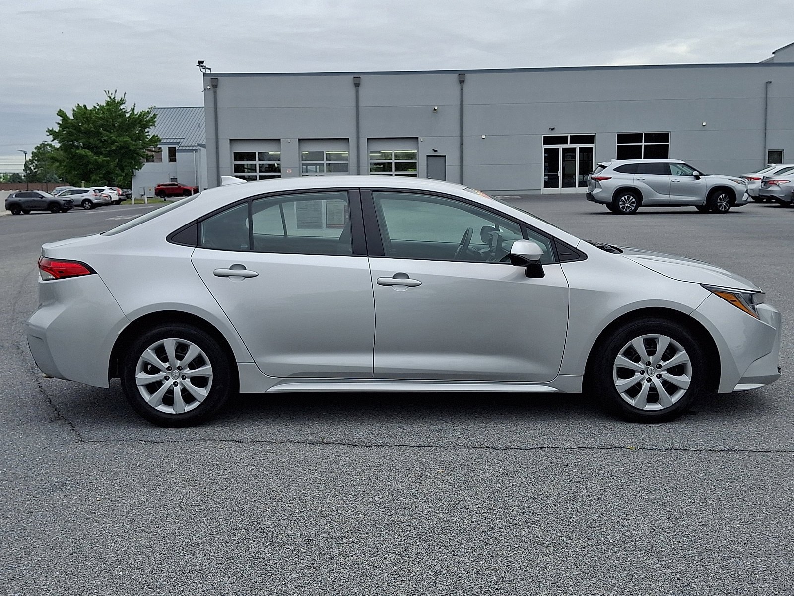 Used 2023 Toyota Corolla LE FWD image 8
