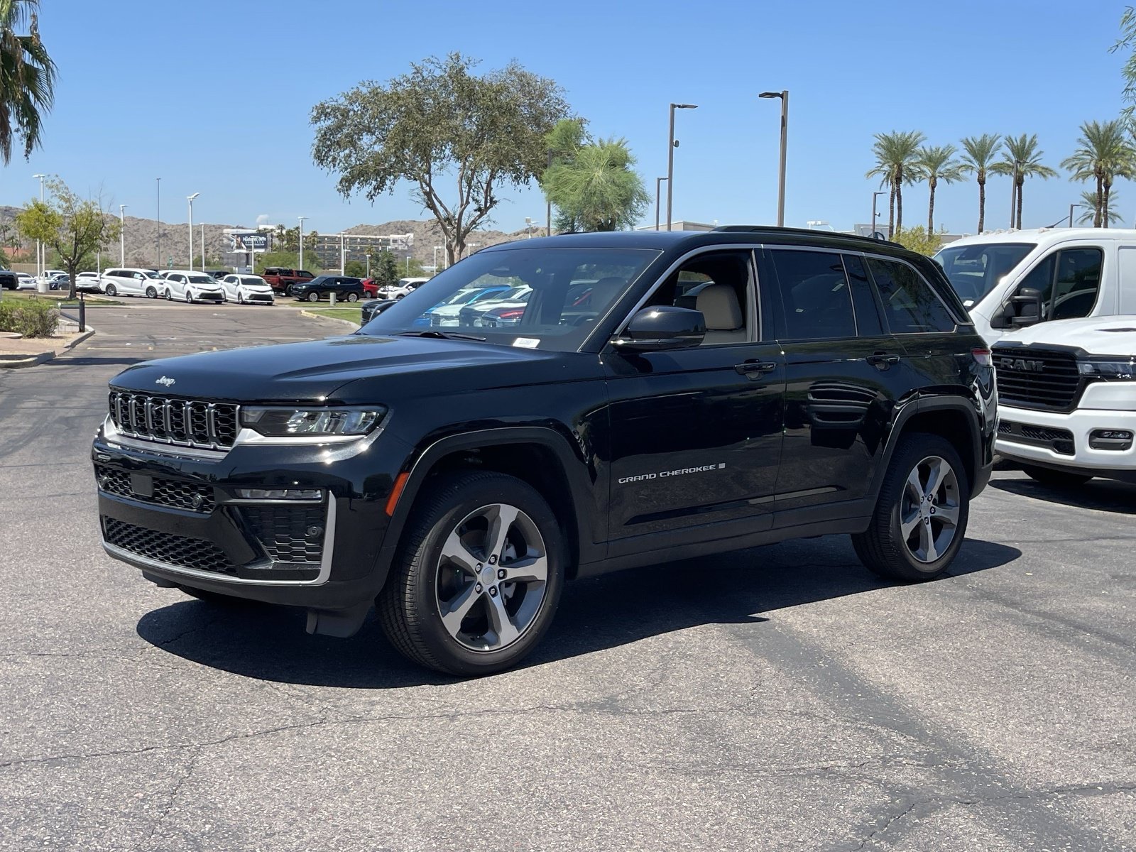 New 2026 Jeep Grand Cherokee Limited w/ Luxury Tech Group II AWD/4WD image 2