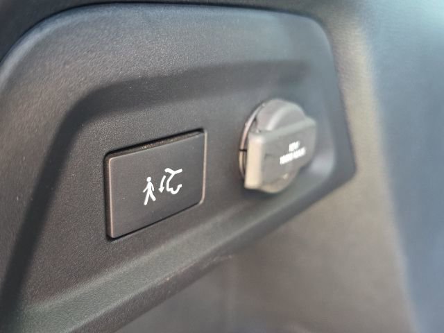 Used 2024 Honda Pilot Touring image 13