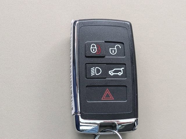 Used 2024 Land Rover Defender 130 X-Dynamic SE image 30
