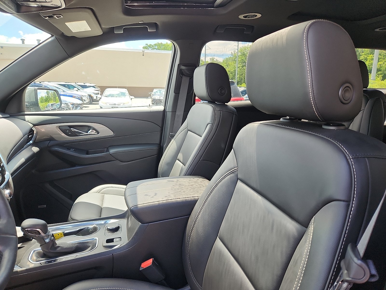Used 2023 Chevrolet Traverse LT w/ LT Premium Package AWD/4WD image 23